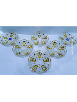 Platos cortados con oro y...