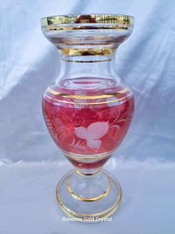 Vase with gold, red color...
