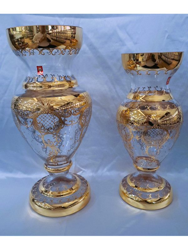 Alto vaso riccamente decorato in oro