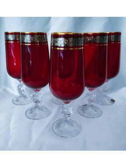 Claudia decorated champagne...