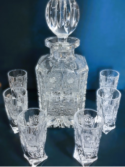 Cut set for liqueur,...