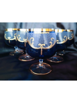 Modré sklenice na brandy se...